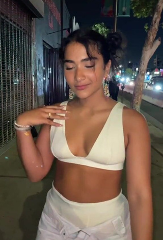 1. Erotic Sienna Mae Gomez in White Bra while Twerking