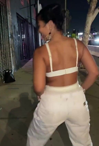 3. Erotic Sienna Mae Gomez in White Bra while Twerking