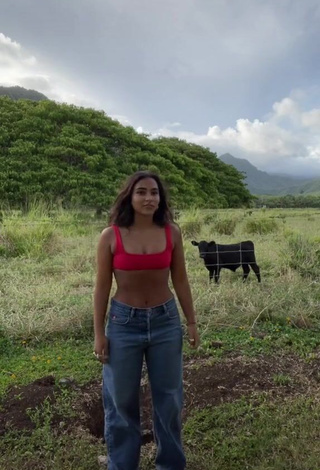 1. Erotic Sienna Mae Gomez in Red Crop Top