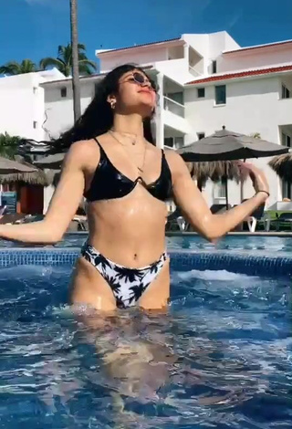 1. Hottie Sofia Mata in Bikini at the Swimming Pool