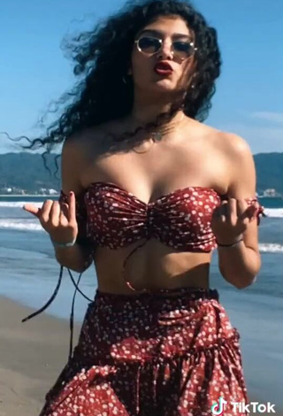 3. Erotic Sofia Mata in Crop Top at the Beach