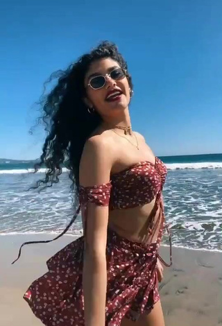 3. Hot Sofia Mata in Crop Top at the Beach