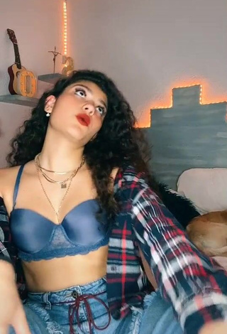 1. Erotic Sofia Mata in Bra