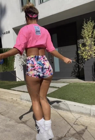 1. Cute Sommer Ray Shows Butt