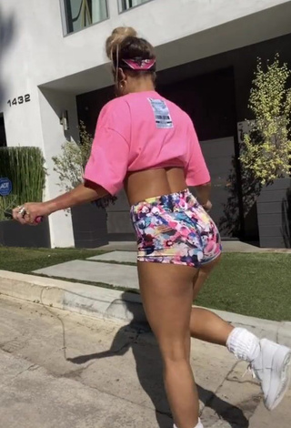 Cute Sommer Ray Shows Butt