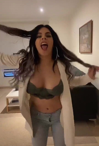 1. Erotic Lizbeth Rodríguez in Bra