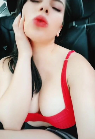 Captivating Lizbeth Rodríguez Shows Cleavage in Red Bra