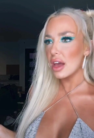 3. Hot Tana Mongeau Shows Cleavage in Bra