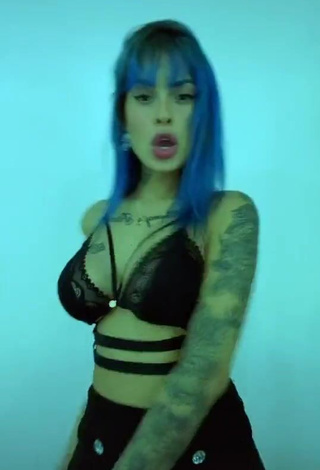 Cute MC Tati Zaqui in Black Bra