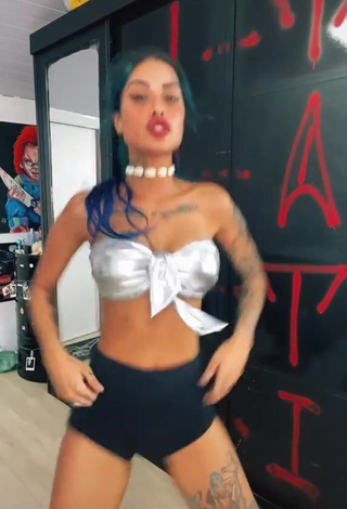 3. Erotic MC Tati Zaqui in Bra while Twerking and Bouncing Breasts