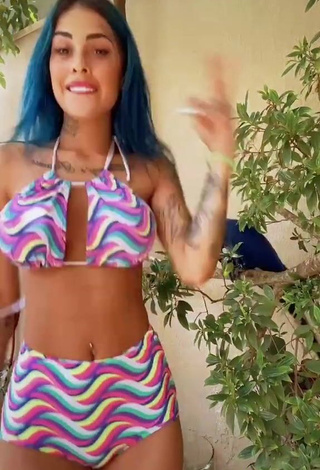 Hot MC Tati Zaqui in Bikini