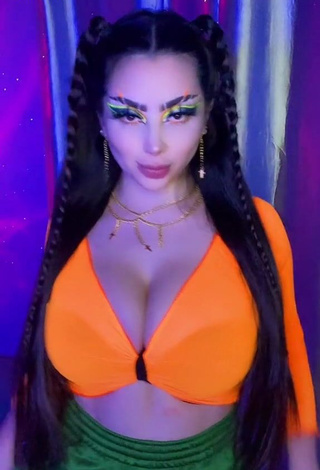 1. Erotic Vai Monroe Shows Cleavage in Orange Crop Top and Bouncing Boobs