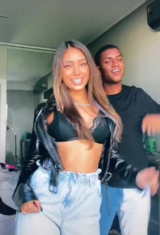 Irresistible Vanessa Lopes Shows Cleavage in Black Bra