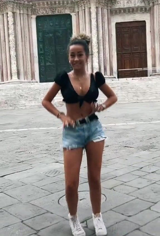 Hot Marina Riverss in Black Crop Top