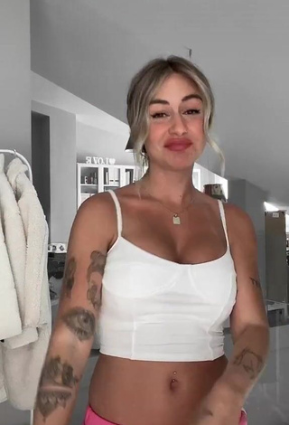 Alluring Abril Cols Shows Cleavage in Erotic White Crop Top