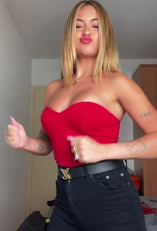 Erotic Abril Cols Shows Cleavage in Red Top