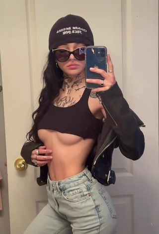 Irresistible Keaton Belle without Bra (Underboob)