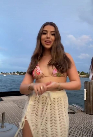 Breathtaking Amanda Díaz in Bikini Top