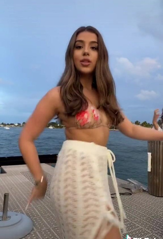 3. Breathtaking Amanda Díaz in Bikini Top