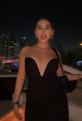 1. Hottie Amanda Díaz in Dress