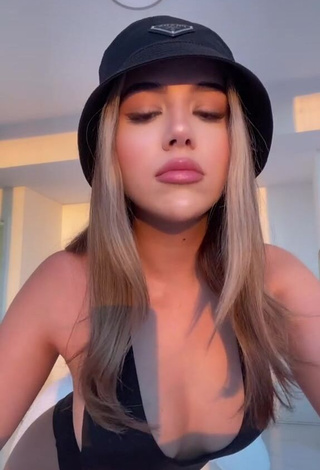 3. Cute Amanda Díaz Shows Cleavage in Black Swimsuit