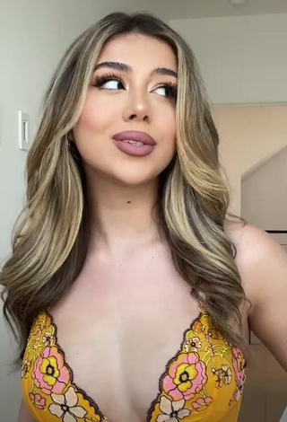 Sweet Amanda Díaz Shows Cleavage