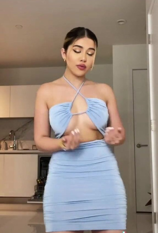 Beautiful Amanda Díaz in Sexy Blue Dress (Underboob)