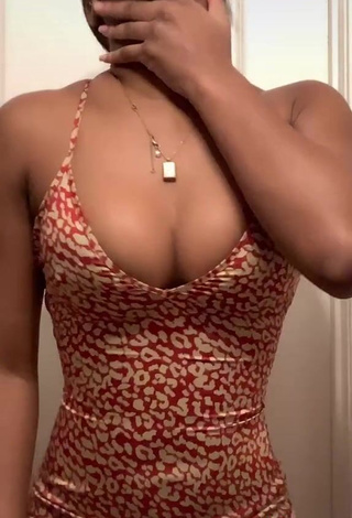 3. Amazing Angel Ogbonna Shows Cleavage in Hot Dress