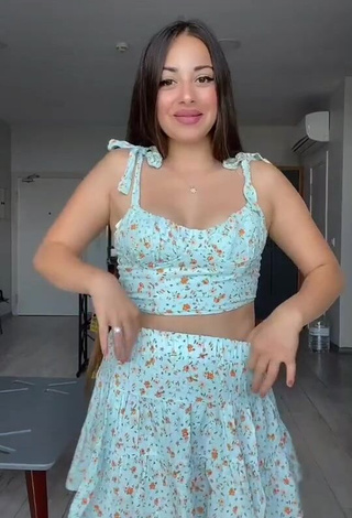 Erotic Asena Kızılarslan in Floral Crop Top