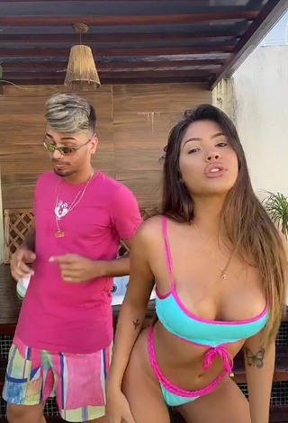 3. Sexy Ayarla Souza Shows Cleavage in Blue Bikini while Twerking