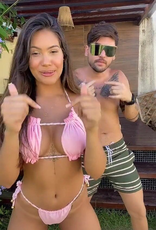 Cute Ayarla Souza Shows Cleavage in Pink Bikini while Twerking