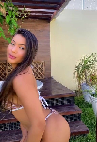 2. Beautiful Ayarla Souza Shows Butt while Twerking