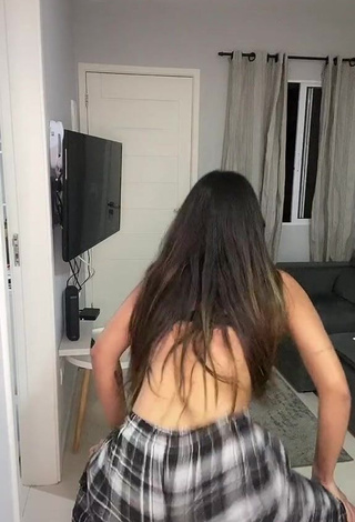 3. Sweet Ayarla Souza Shows Big Butt while Twerking