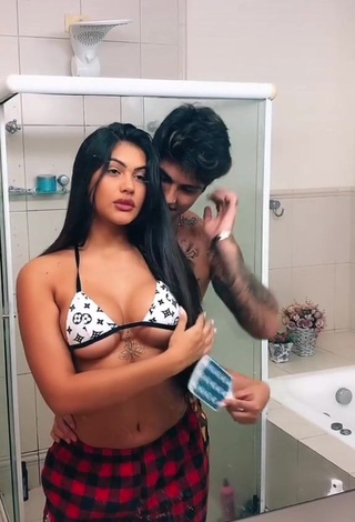 Sexy Ayarla Souza Shows Cleavage (Underboob)