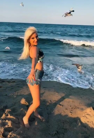 1. Irresistible Barbara Milenkovic in Crop Top at the Beach