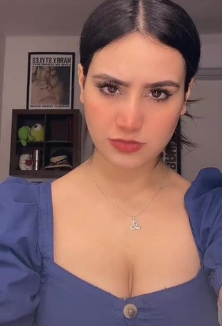 Erotic Barbara Nuñez Treviñ Shows Cleavage in Blue Crop Top