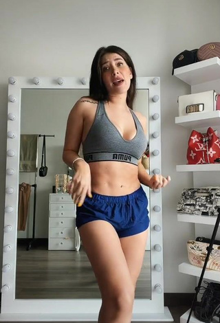 3. Sweetie Brenda Zambrano Shows Cleavage in Grey Sport Bra