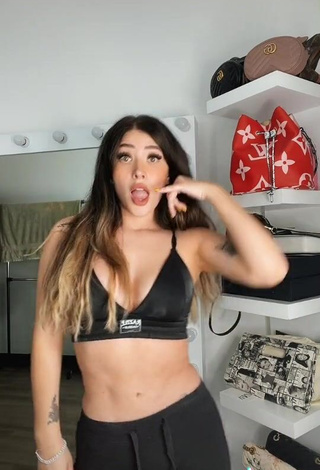 3. Cute Brenda Zambrano Shows Cleavage in Black Crop Top