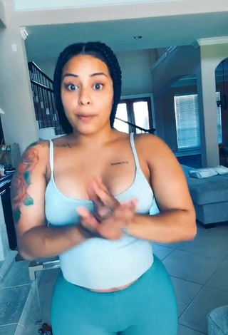 3. Hot Carmen Pritchett Shows Cleavage in Grey Top and Bouncing Boobs