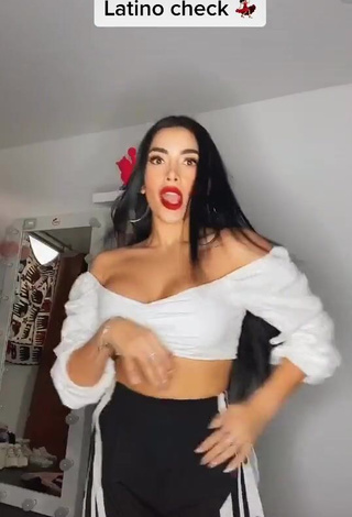 3. Erotic Dania Méndez Shows Cleavage in White Crop Top