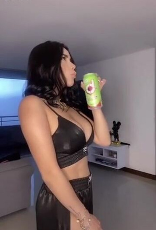 1. Erotic Dania Méndez Shows Cleavage in Black Sport Bra