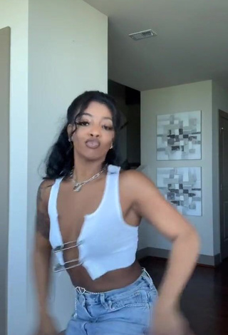 1. Erotic De'arra Taylor in White Crop Top