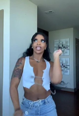 3. Erotic De'arra Taylor in White Crop Top